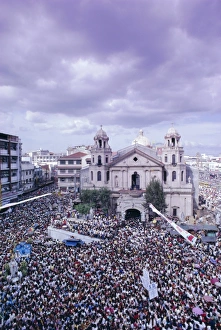 Crowded City Streets Impressions: Crowds of pilgrims and devotees