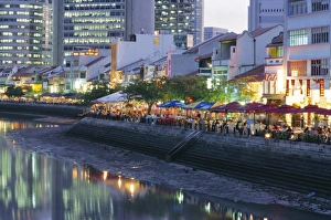 Outdoor Dining Experience Impressions: Lights and reflections