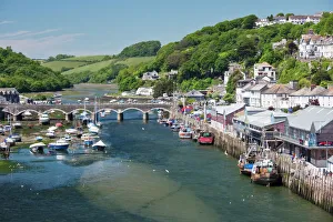 Cornouailles Impressions: Regardant le port et la passerelle de Looe en Cornouailles au Royaume-Uni d'Europe