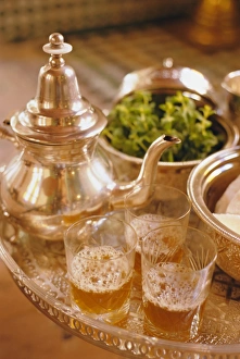 Images datées du 6 août 2008: Thé à la menthe, Marrakech
