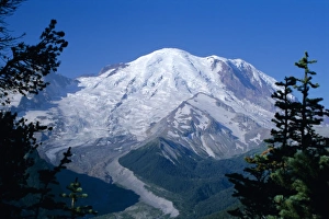 Cascade Mountains Landscape Impressions: Mount Rainier