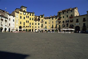 Tuscany Italy Travel Guide Impressions: Open square