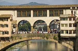 Impressions de Ponte Vecchio est célèbre pont sur le fleuve Arno à Firenze en Italie Le Fleuve Impressions: Pont Vécu