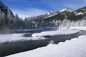 North America Scenic View Impressions: River in winter