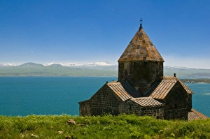 Impressions de Le monastère de Sévanevant (Monastère de Sévan), situé sur le lac Séwan en Arménie dans la région du Caucase et l'Asie centrale Arménie Impressions: Le monastère de Sévanevant (Sévan Monasterie) au lac Séwan en Arménie dans les Caucases et l'Asie centrale