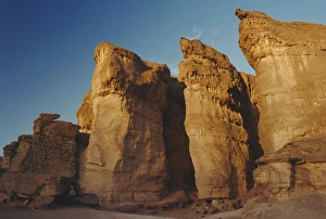 Middle East Ancient Ruins Impressions: Solomons Pillars
