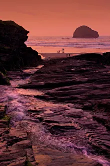 Coucher de soleil à la plage de Trebarwith au Cornouailles en Angleterre du Royaume-Uni en Europe