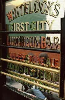 Impressions de Le pub Whitelocks situé dans le jardin de la rue Briggate datant de 1715 à Leeds en Angleterre au Royaume-Uni d'Europe Leeds Impressions: Le pub White Locks dans le jardin de la rue Briggate, datant de 1715 à Leeds en Yorkshire