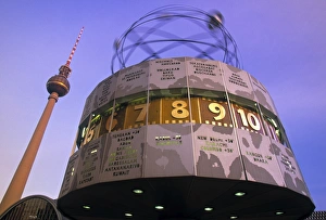 Alexanderplatz Landmark Impressions: Universal clock