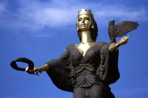 Sofia Impressions: Bulgarie Sofia La statue de la ville de Sophia