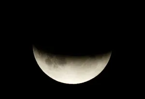 Lunar Eclipse Photography Impressions: A partial lunar eclipse is seen in Berlin