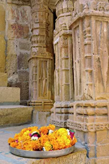 Indian Architecture Photos Impressions: Flowers and columns