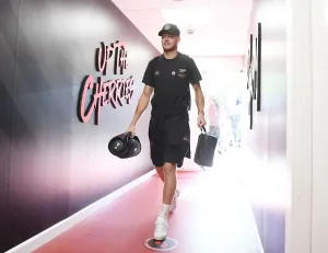 Le gardien dArsennal, Aaron Ramsdale sentraîne pour le match contre lAFC Bournemouth en championnat de la Première division anglaise du football
