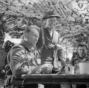 Cinéma Extérieur Impressions: Un plan moyen rapproché de John Mills.