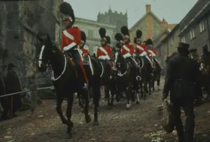 Impressions de Une scène de Far From The Madding Crowd Bathsheba Everdine (Julie Christie), Une Jeune Femme Volontaire Et Coquette, Hérite Inopinément D'une Grande Ferme Et S'engage Dans Une Relation Amoureuse Avec Trois Hommes Très Différents. Impressions: Loin de la foule ennuyée.
