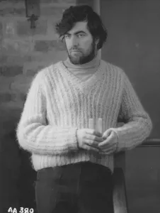 Impressions de Un portrait d'Alan Bates de Far From The Madding Crowd Bathsheba Everdine (Julie Christie), Une Jeune Femme Volontaire Et Coquette, Hérite Inopinément D'une Grande Ferme Et S'engage Dans Une Relation Amoureuse Avec Trois Hommes Très Différents. Impressions: Loin de la foule égarée.