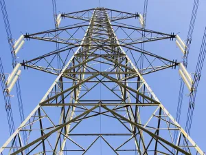 Oxfordshire Landscape Photography Impressions: Underneath the pylon