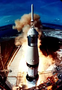 Images datées de 2006: Le lancement d'une fusée spatiale.