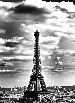 International Travel Destinations Impressions: Tour Eiffel
