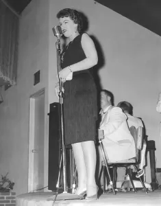 Vintage Singer Performances Impressions: Patsy Cline Performing