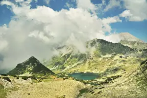 Cloudy Mountain Skies Impressions: Mountains and clouds