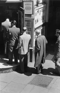 Vintage England Scenes Impressions: Windmill Queue