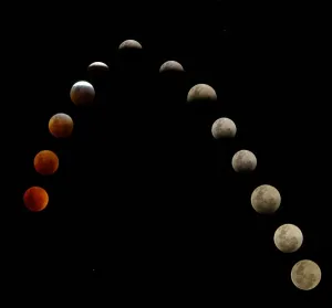 Impressions de Lune de sang, 91134708 Trésor Visuel Impressions: Éclipse lunaire totale, première moitié.