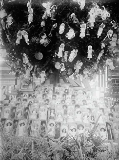 Vintage Christmas Shopping Impressions: Christmas, Show Window, between c1910 and c1915. Creator: Bain News Service