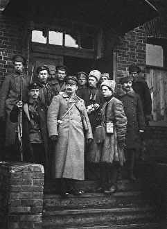 Dirigeants Russes Impressions: Léon Trotsky avec ses gardes du corps, 1919.