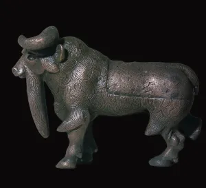 Impressions de Un bison sumérien en cuivre solide, trouvé près du lac Van en Turquie, provenant de la collection des musées britanniques Lac Impressions: Bison de cuivre solide sumérien.