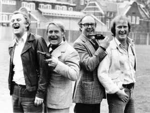 0000à0099 Impressions: Morecambe et Wise rencontrent la distribution de Sweeney en avril 1978 John Thaw et Dennis Waterman
