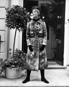 00031 Impressions: La Mode 1960s : La Collection Automne / Hiver Dior 1966 a eu lieu à la Boutique Dior.