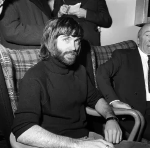 George Best et Sir Matt Busby en janvier 1971 après que George était revenu.