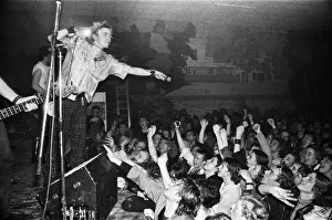 Le groupe punk Sex Pistols en concert aux Pays-Bas en décembre 1977.