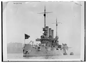 Le USS Rochester (CA-2), un croiseur blindé de la marine américaine.
