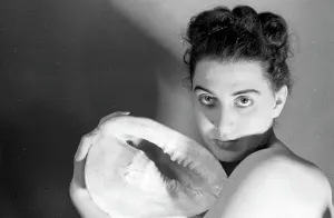 Female Model Photography Impressions: Model posing with a shell