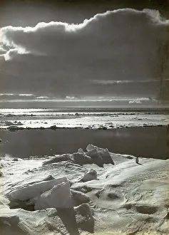 Polar Circle Landscape Impressions: Sunset on the pack