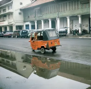 Impressions de Dans les rues de Jakarta, sur l'île de Java, en Indonésie, années 80 Walter Rudolph Impressions: La vie quotidienne dans les rues de Jakarta, Java, Indonésie au milieu des années 1980.