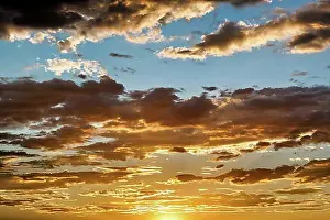 Cloudy Evening Sky Impressions: Dramatic cloudy sky at sunset, background, Arizona, USA, North America