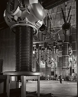 Impressions de Deux ingénieurs travaillant avec des réacteurs d'ajustement, General Electric, Philadelphie, Pennsylvanie, États-Unis General Electric Impressions: Deux ingénieurs travaillant avec des réacteurs d'ajustement