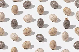 Easter Egg Design Impressions: Pattern with decorated easter eggs on light gray background. Min