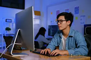 Impressions de Les programmeurs et les équipes de développeurs codent et développent du logiciel Décembre Impressions: Les programmeurs et les équipes de développeurs codent et développent du logiciel.
