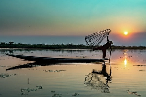 Southeast Asia Evening Atmosphere Impressions: 5877752