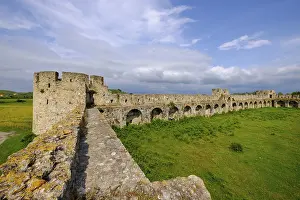 Impressions de Perché cette forteresse ancienne, nichée dans la montagne albanaise, garde encore aujourd'hui son mystère et sa beauté Albanie Impressions: La forteresse de Bashtova, Kalaja e Bashtoves, Vile-Ballaj, Qark Tirana, Albanie.