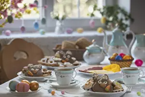 Easter Breakfast Table Impressions: Breakfast table with Easter eggs