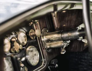 Deserted Roads Impressions: Oldtimer