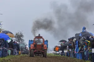 Classic Car Show Impressions: Tractor Pulling