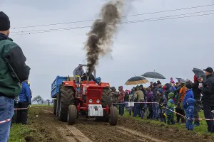 Classic Car Show Impressions: Tractor Pulling