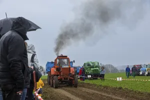 Classic Car Show Impressions: Tractor Pulling