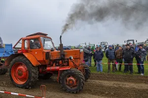 Classic Car Show Impressions: Tractor Pulling
